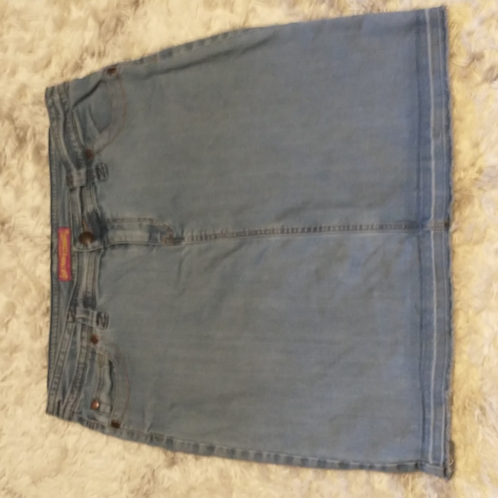 Give Fray A Chance! Woman's size 16 denim five picket frayed skirt